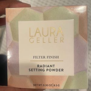 LAURA GELLER Radiant setting powder